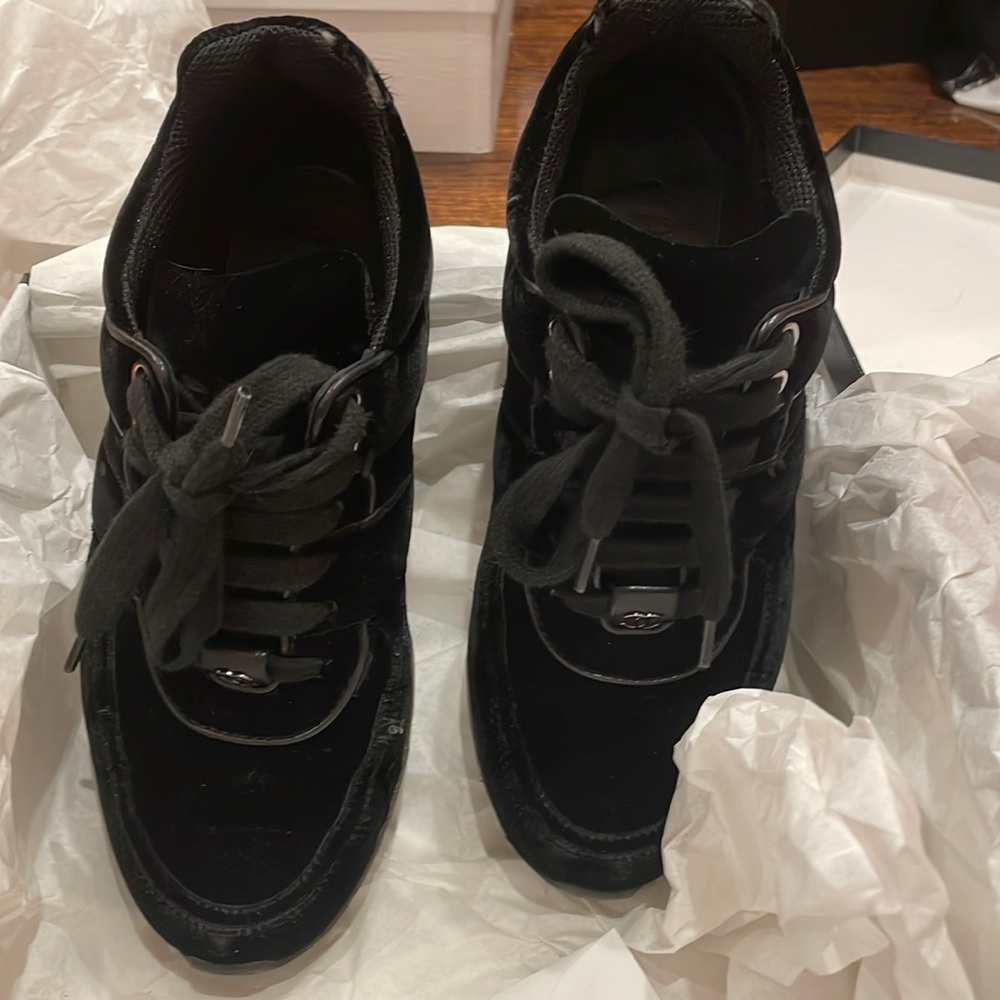 Chanel, sneaker in suede, black
